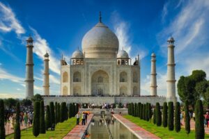 <img src="topinfo_bg.png" role=“Taj Mahal- Vacation Tour Packages India ”>